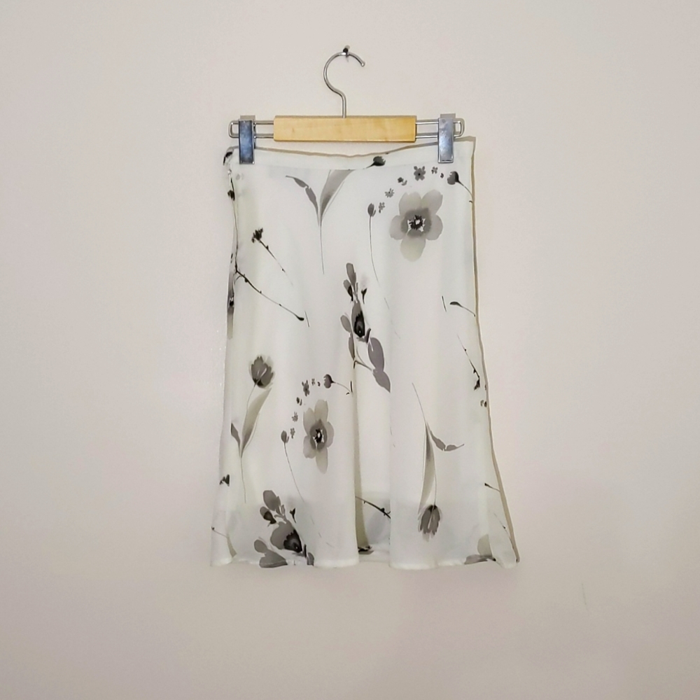 Bedo| Vintage Grey and White Floral Slightly Flared Midi Polyester Skirt
